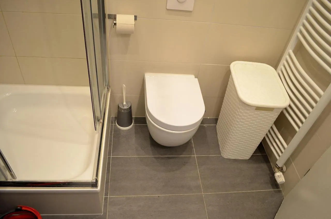 Apartment Berlin Hauptbahnhof: Family-Friendly Group Stay for 8