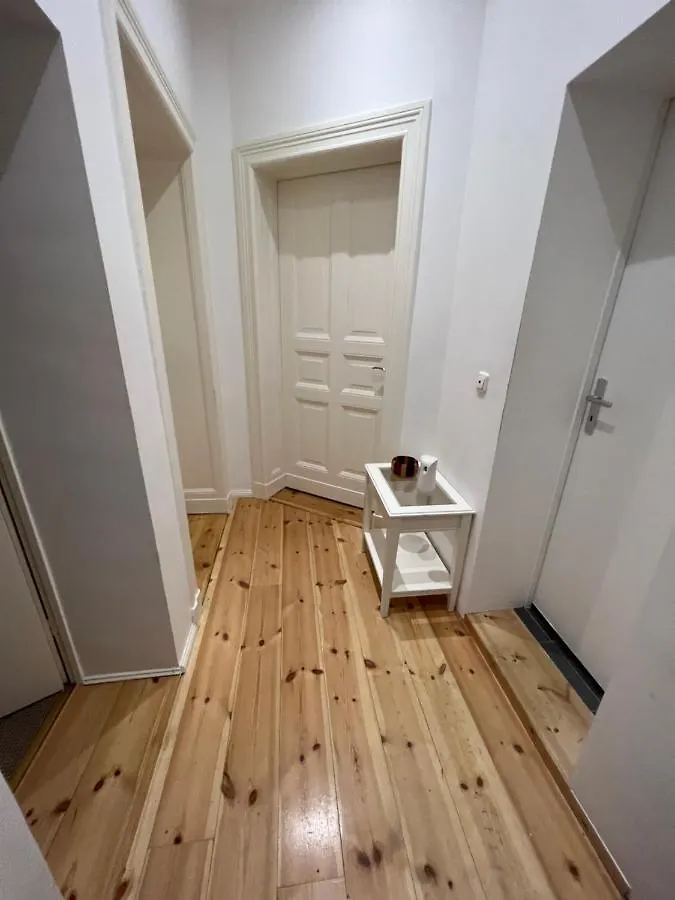 Apartment Berlin Hauptbahnhof: Family-Friendly Group Stay for 8