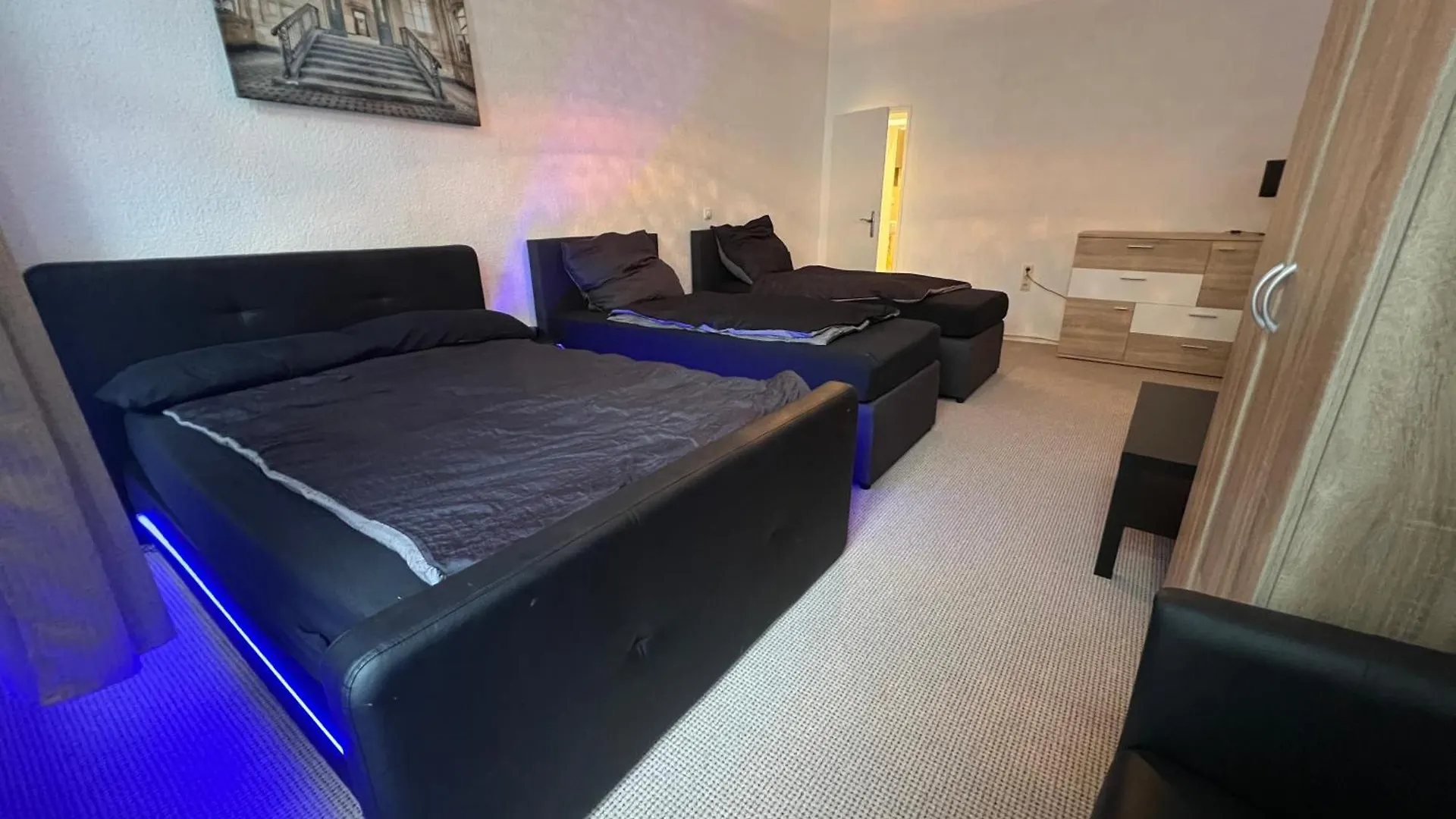 Apartment Berlin Hauptbahnhof: Family-Friendly Group Stay for 8